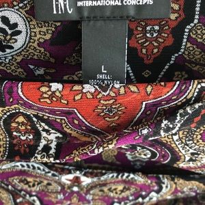 Beautiful mesh sleeve blouse.